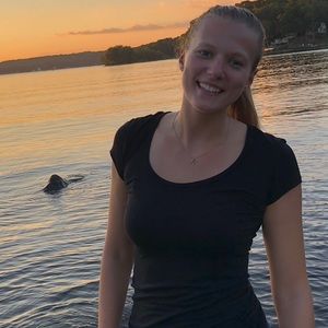 Meet your Posher, Nicole